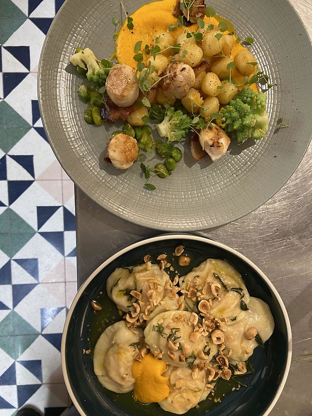 Brunch, lunch, coffee